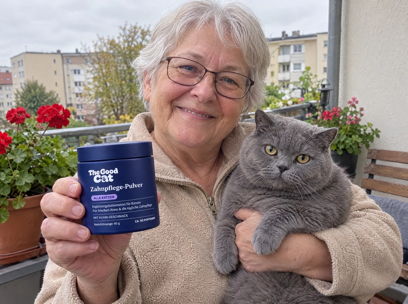 Katzenbesitzerin auf der Terrasse mit ihrer Katze und The Good Cat